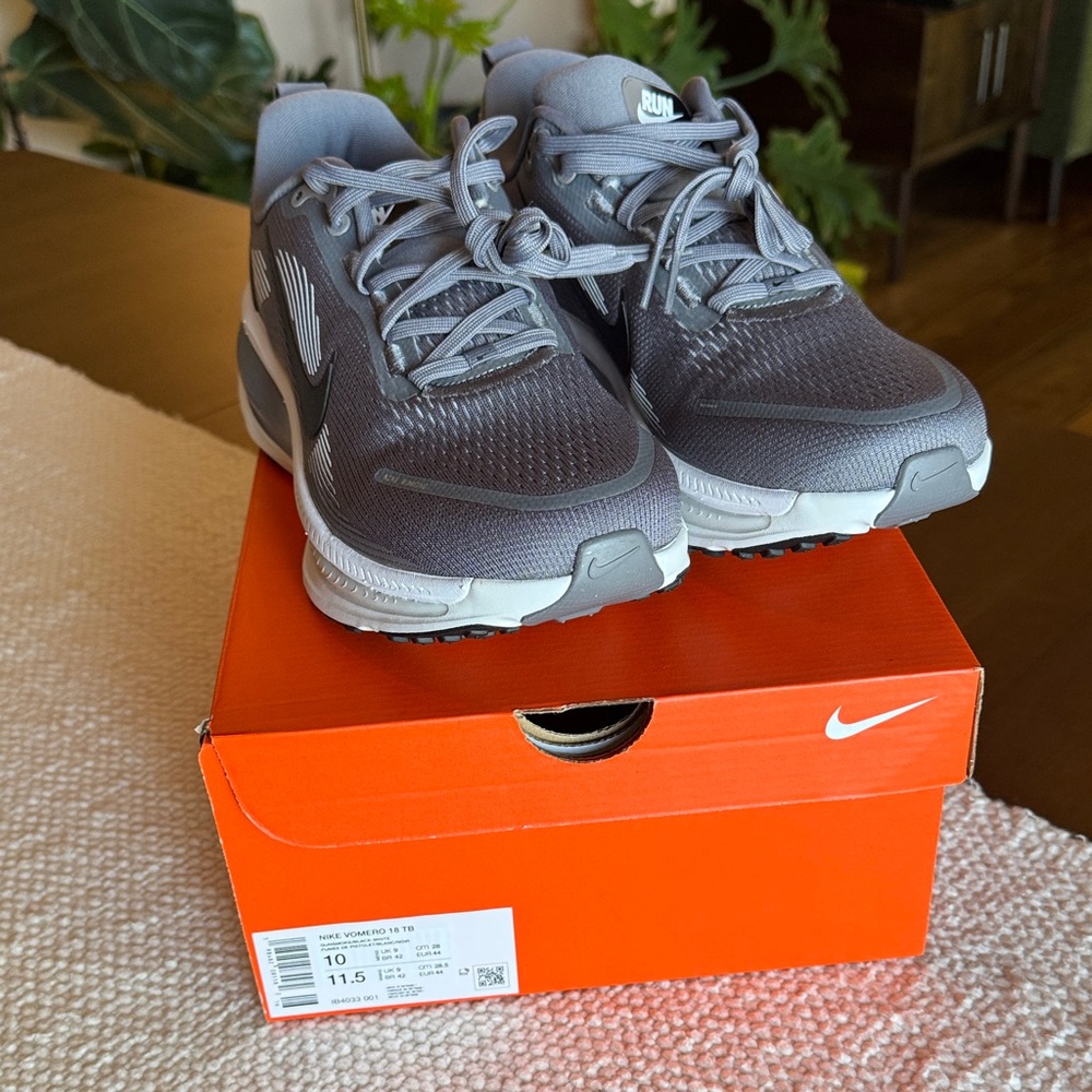 Nike ZoomX Gray and White Running Shoes - Picture 9 of 9
